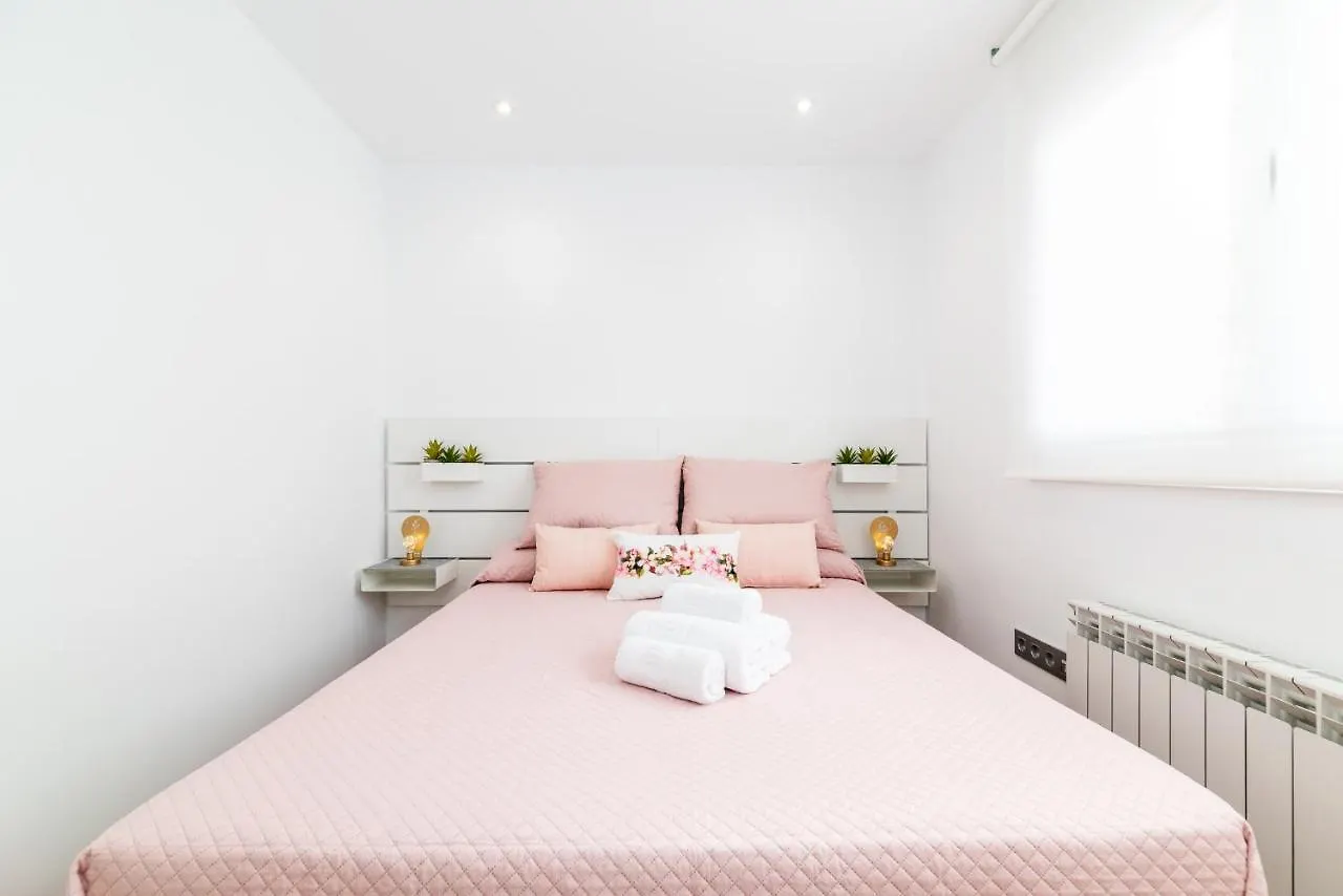 Trendy And Bright Apartment Grenada