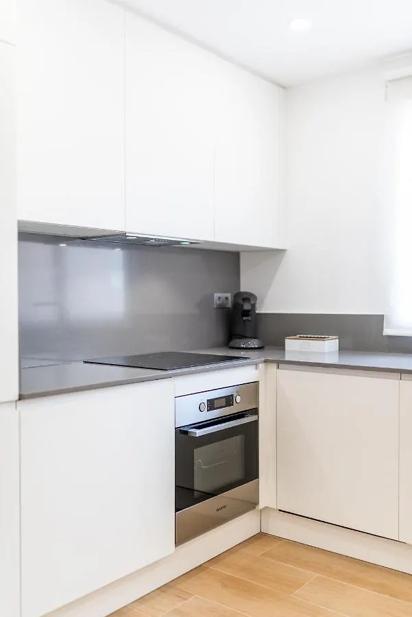 Trendy And Bright Apartment Granada